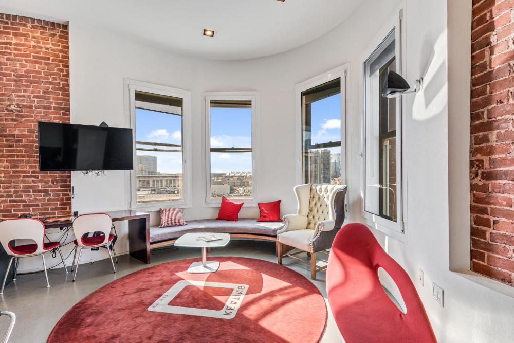 Superior King Suite interior